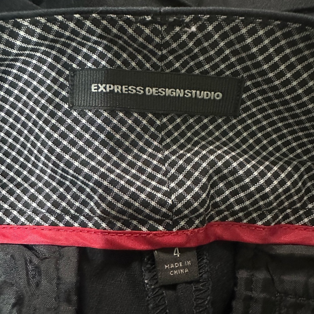 EXPRESS Tailored Shorts in black - Picture 3 of 6